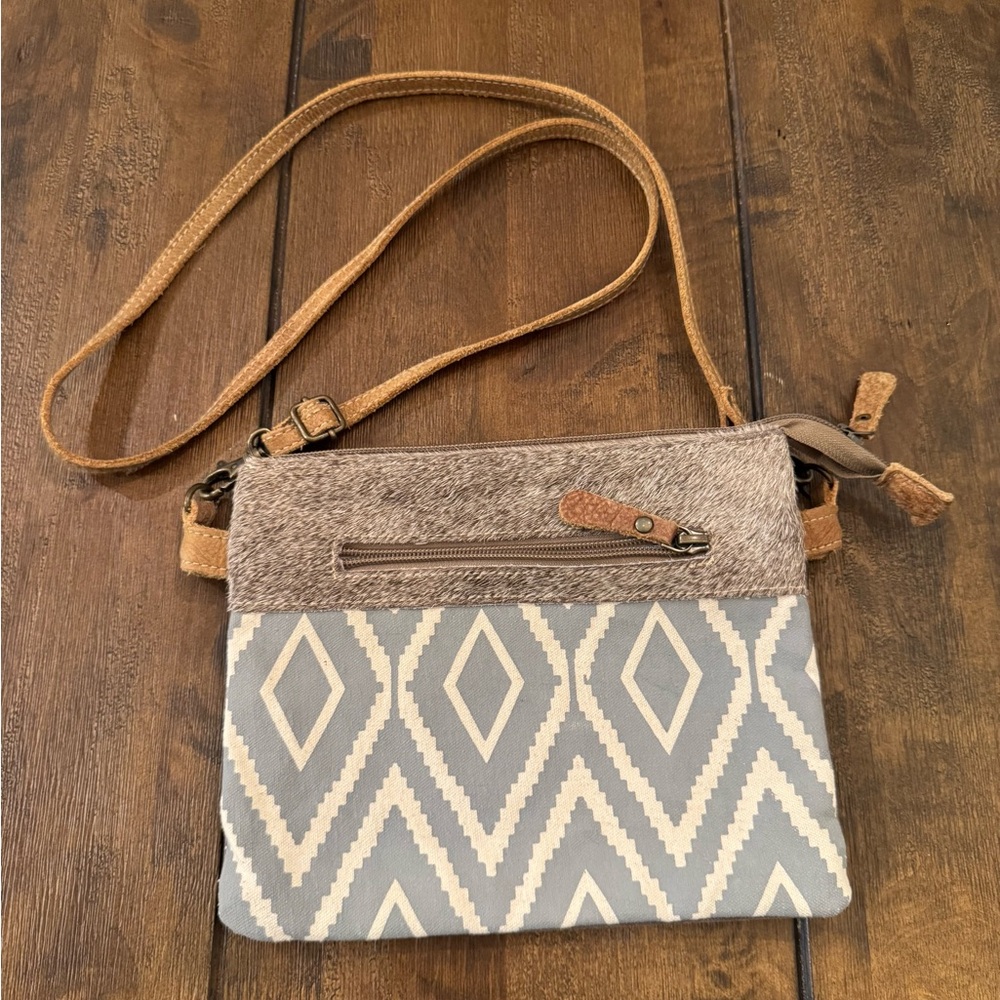 Myra Bag Crossbody